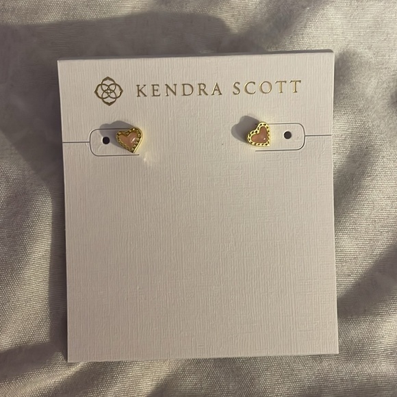 kendra scott mini ari heart gold stud earrings - Picture 2 of 3